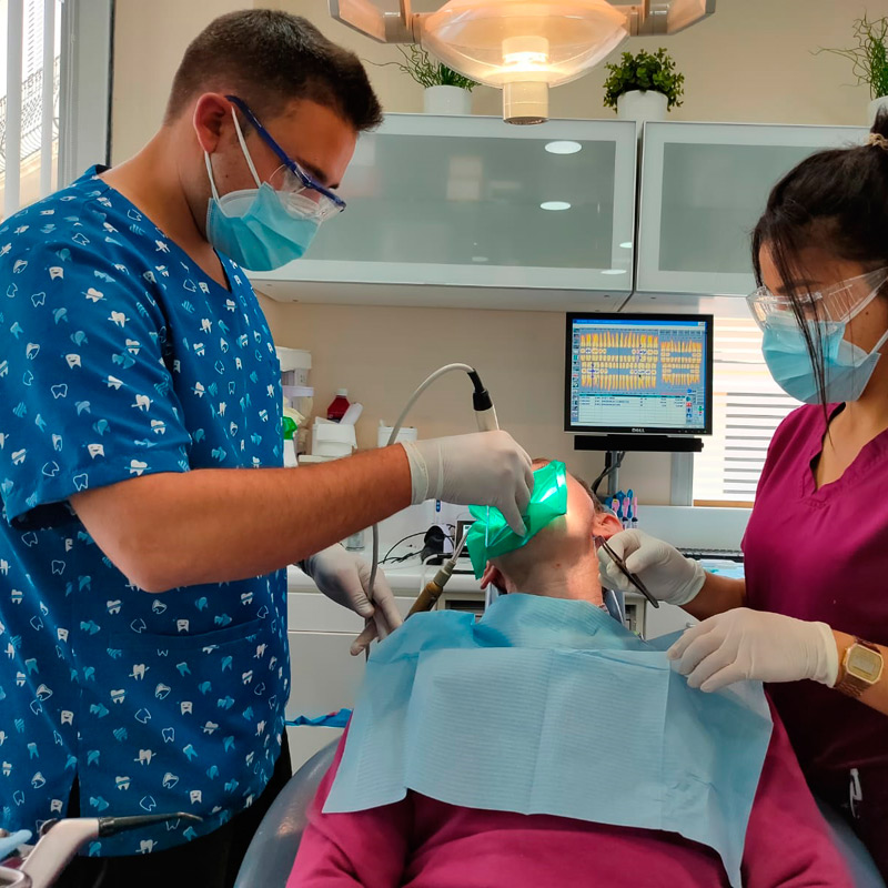 Tratamiento de endodoncia en Clínica Dental Llagostera